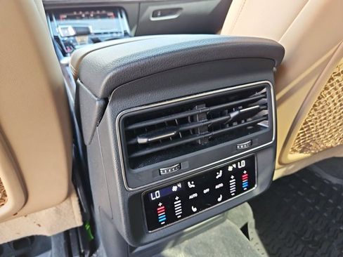 Used 2020 Audi Q8 Prestige w/ Prestige Package image 17