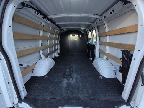 Used 2024 GMC Savana 2500 w/ Driver Convenience Package image 8