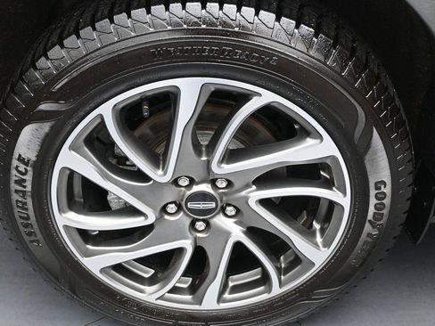 Used 2022 Lincoln Corsair Standard w/ Equipment Group 101A image 33