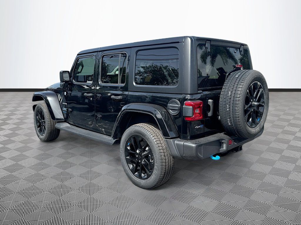 Used 2023 Jeep Wrangler Unlimited Sahara w/ Cold Weather Group AWD/4WD image 8