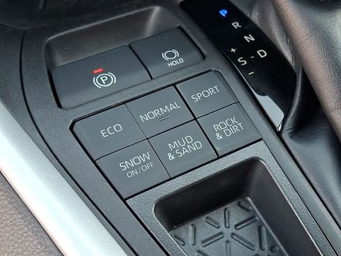 Used 2023 Toyota RAV4 LE AWD/4WD image 28