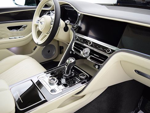 Certified 2022 Bentley Flying Spur V8 AWD/4WD image 21