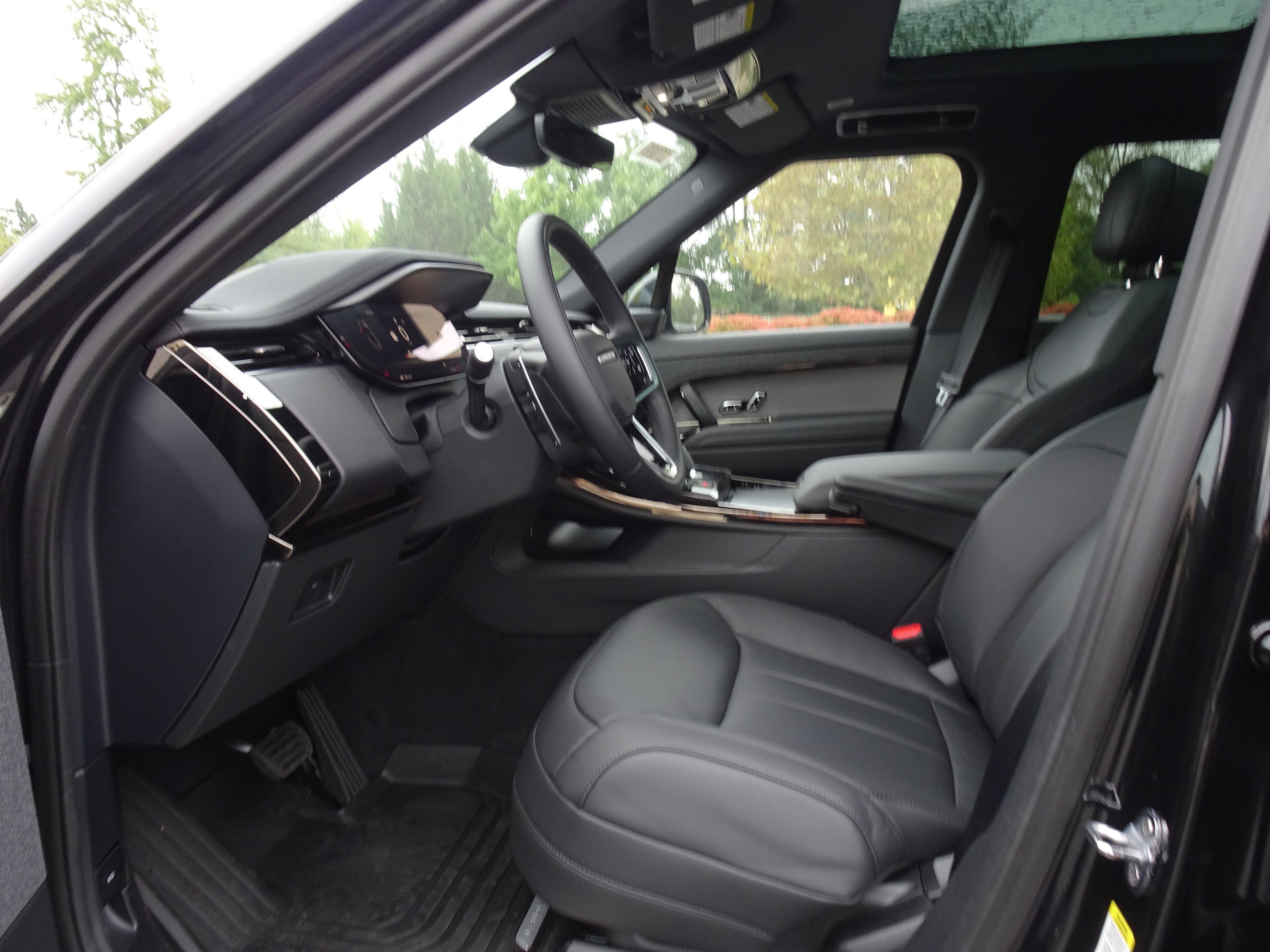 New 2027 Land Rover Range Rover Sport SE AWD/4WD image 9