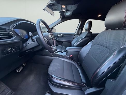 Used 2024 Ford Escape ST-Line image 9