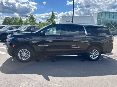 Used 2022 Chevrolet Suburban LT AWD/4WD image 4