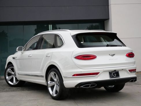 New 2025 Bentley Bentayga image 3