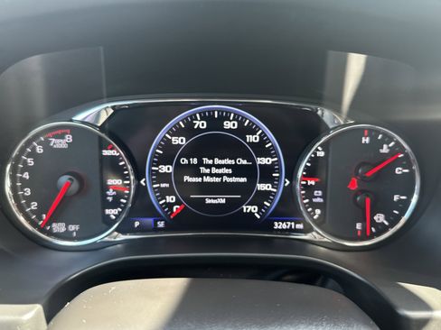 Used 2022 GMC Acadia AT4 w/ Technology Package image 19