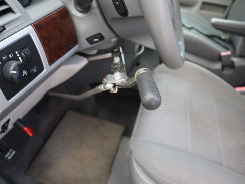 Used 2010 Chrysler Town & Country Touring image 37