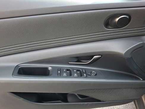 Certified 2025 Hyundai Elantra Sport FWD image 12