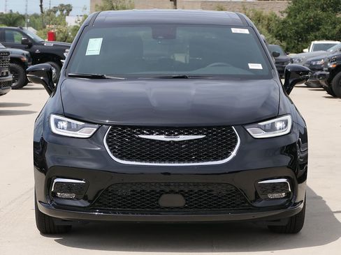 New 2026 Chrysler Pacifica Select FWD image 6