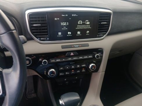 Used 2020 Kia Sportage EX image 3