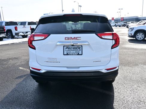 Used 2024 GMC Terrain SLT image 7