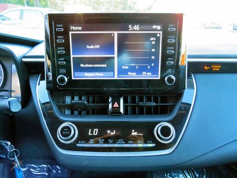 Used 2020 Toyota Corolla LE image 23