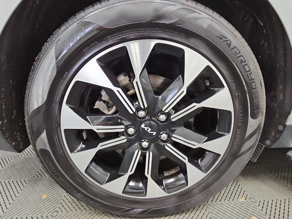 Used 2022 Kia Carnival EX FWD image 50