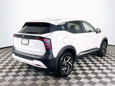 Used 2025 Nissan Kicks SV FWD image 8