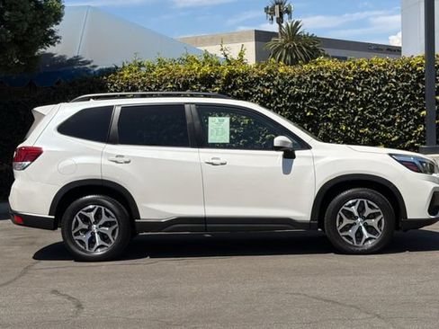 Used 2019 Subaru Forester Premium AWD/4WD image 3