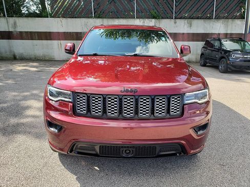 Used 2022 Jeep Grand Cherokee Laredo X AWD/4WD image 2