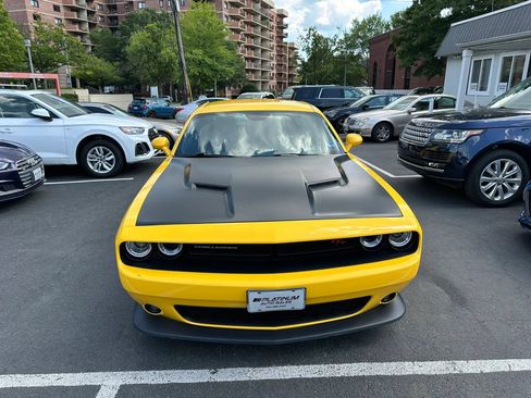 Used 2017 Dodge Challenger R/T Scat Pack w/ Leather Interior Group RWD image 3