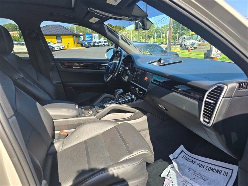 Used 2020 Porsche Cayenne S AWD/4WD image 14