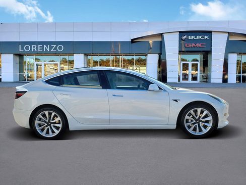 Used 2020 Tesla Model 3 Standard Range image 4