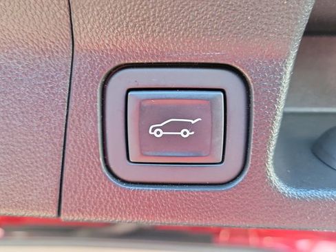 Used 2022 GMC Acadia SLE w/ Driver Convenience Package image 6