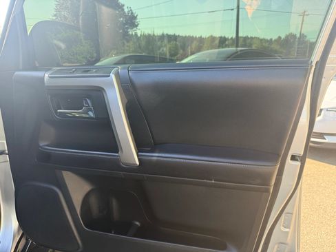 Used 2019 Toyota 4Runner SR5 AWD/4WD image 30