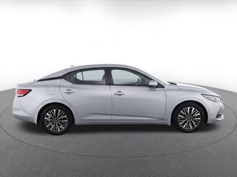 Used 2024 Nissan Altima 2.5 SV FWD image 10