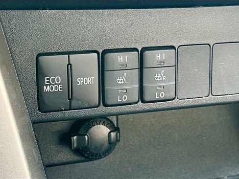 Used 2013 Toyota RAV4 Limited AWD/4WD image 20