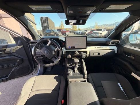 Used 2024 Toyota Tacoma TRD Off-Road image 8
