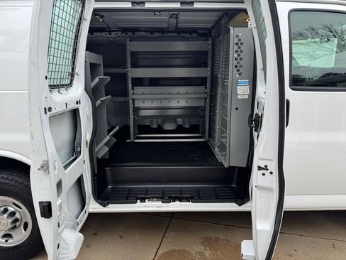 Used 2015 Chevrolet Express 2500 image 19