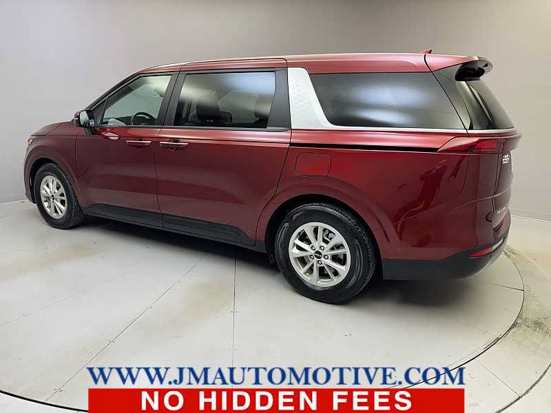 Used 2024 Kia Carnival LX FWD image 3
