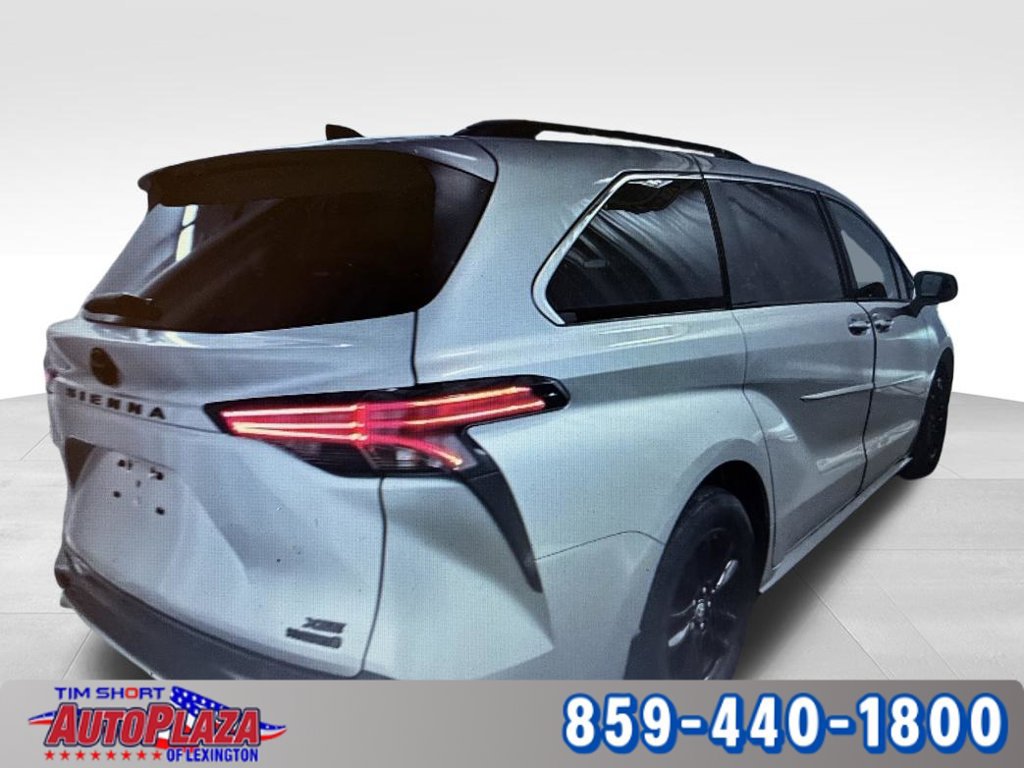 Used 2023 Toyota Sienna XSE AWD/4WD image 4