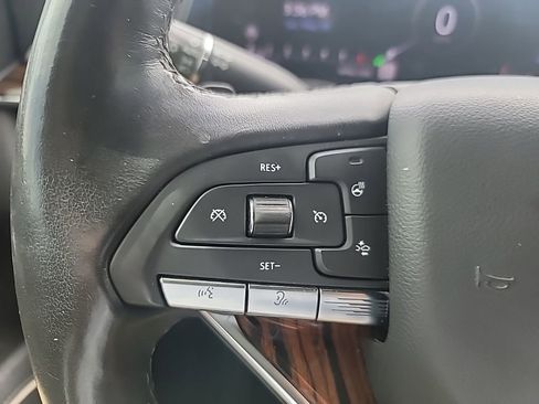 Used 2022 Cadillac Escalade Premium Luxury RWD image 26