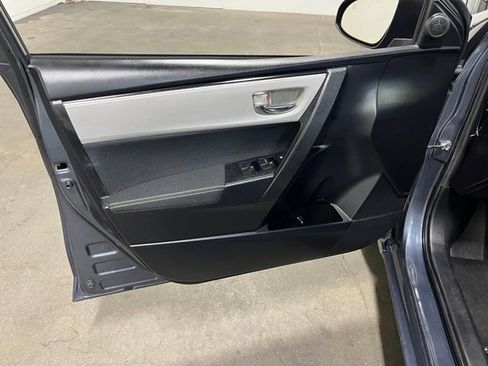 Used 2017 Toyota Corolla LE w/ Carpet Mat Package (TMS) FWD image 25