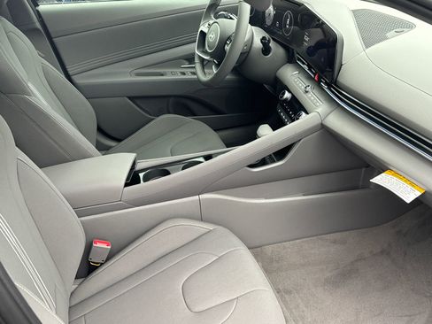 Certified 2025 Hyundai Elantra SEL w/ Cargo Package image 13