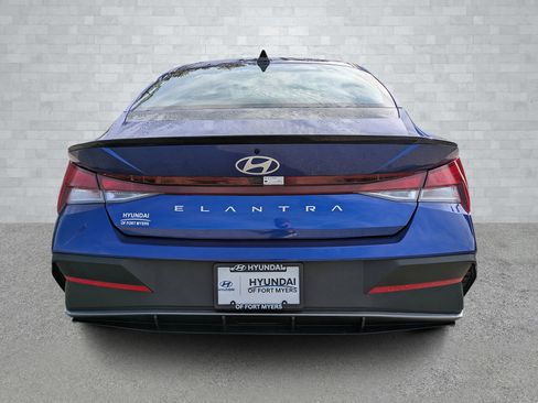 Used 2025 Hyundai Elantra Sport image 6