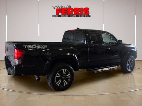 Used 2017 Toyota Tacoma TRD Sport w/ Tow Package (A/T) AWD/4WD image 5