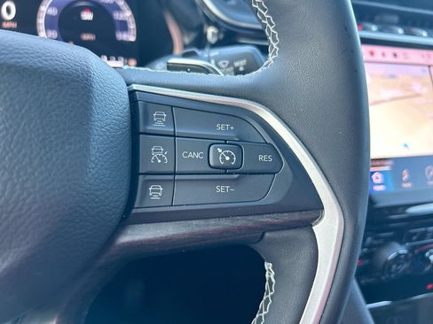 Used 2023 Jeep Grand Cherokee Limited w/ Black Appearance Package RWD image 17