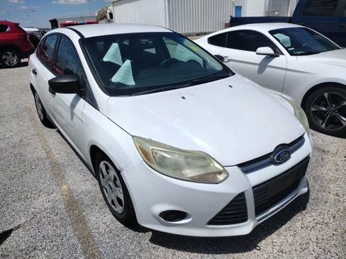 Used 2014 Ford Focus S image 2