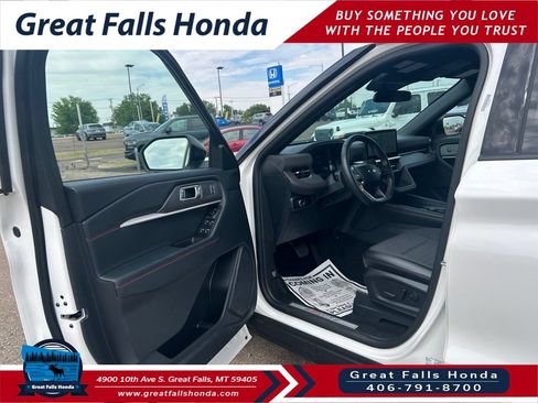 Used 2025 Ford Explorer ST-Line w/ ST-Line Street Pack AWD/4WD image 11