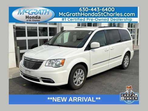Used 2013 Chrysler Town & Country Touring FWD image 1