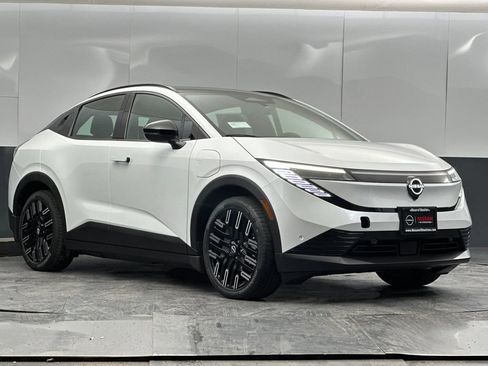 New 2026 Nissan Leaf Platinum+ w/ Cargo Package (Platinum+) FWD image 1