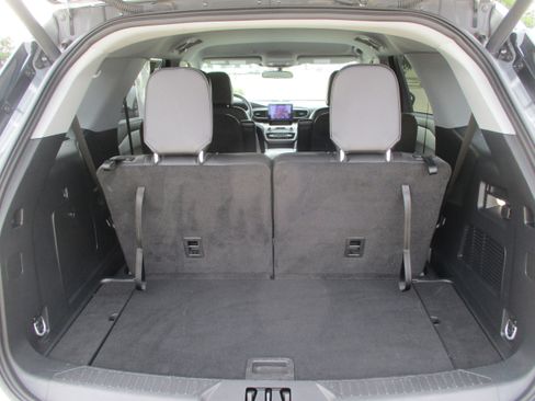 Used 2024 Ford Explorer XLT w/ Equipment Group 202A image 43