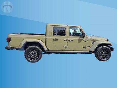 Used 2025 Jeep Gladiator Sport AWD/4WD image 9