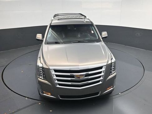 Used 2018 Cadillac Escalade ESV Premium Luxury image 51