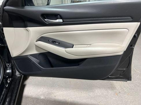 Used 2024 Nissan Altima 2.5 SV FWD image 10