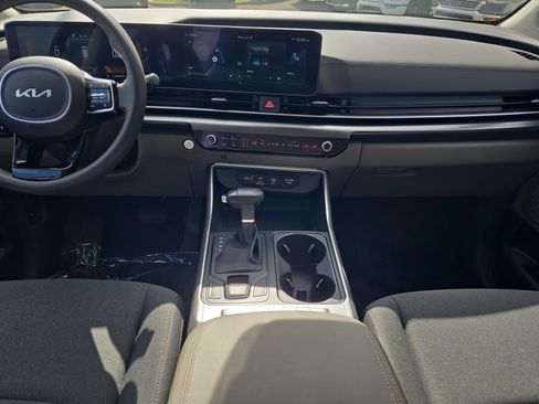 Certified 2026 Kia Carnival LX FWD image 14