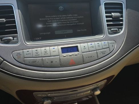 Used 2013 Hyundai Genesis 3.8 w/ Technology Pkg RWD image 6