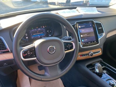 Used 2025 Volvo XC90 B5 Plus image 16