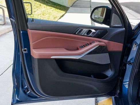 Used 2023 BMW X5 xDrive40i w/ M Sport Package image 9